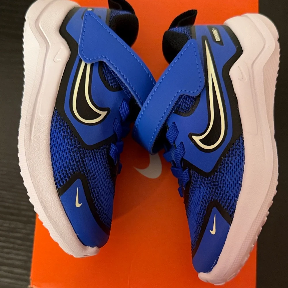 Nike Cosmic Runner Kids Royal Blue Sneakers NIB